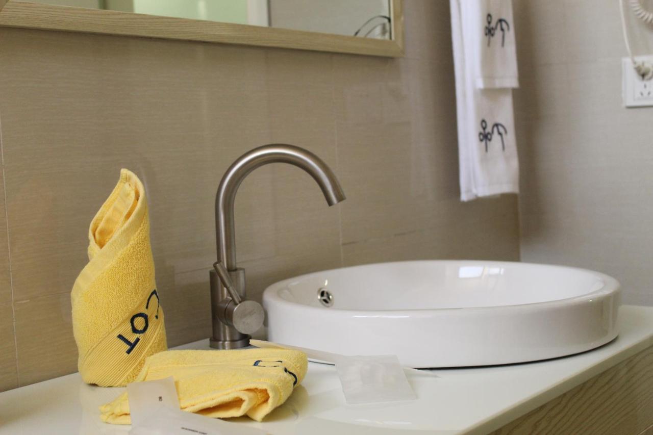 Cot Hotel Addis Ababa Bagian luar foto